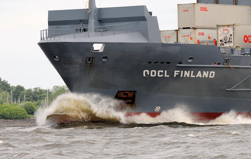 8932 Frachtschiff OOCL FINLAND in Fahrt auf der Elbe | Bilder von Schiffen im Hafen Hamburg und auf der Elbe